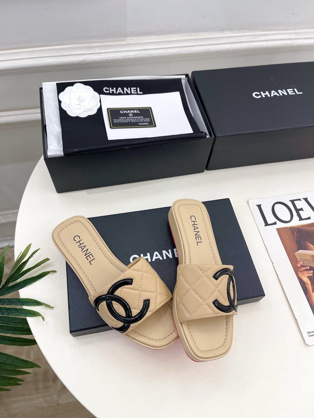 CHANEL 26S FLAT SLIDES IN BEIGE LAMBSKIN WITH BLACK CC LOGO