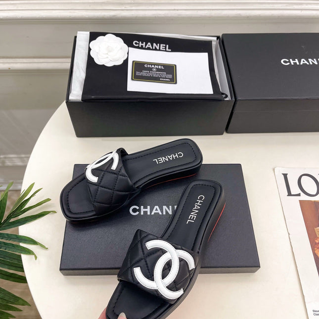 CHANEL 26S FLAT SLIDES IN BLACK LAMBSKIN WITH WHITE CC LOGO
