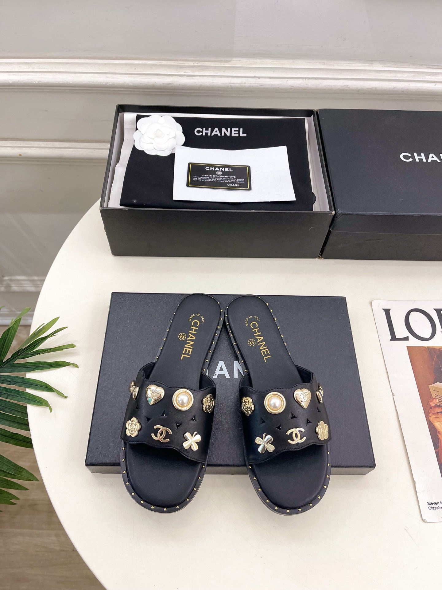 CHANEL 26S FLAT SANDALS IN BLACK LAMBSKIN CHARM-DECORATED