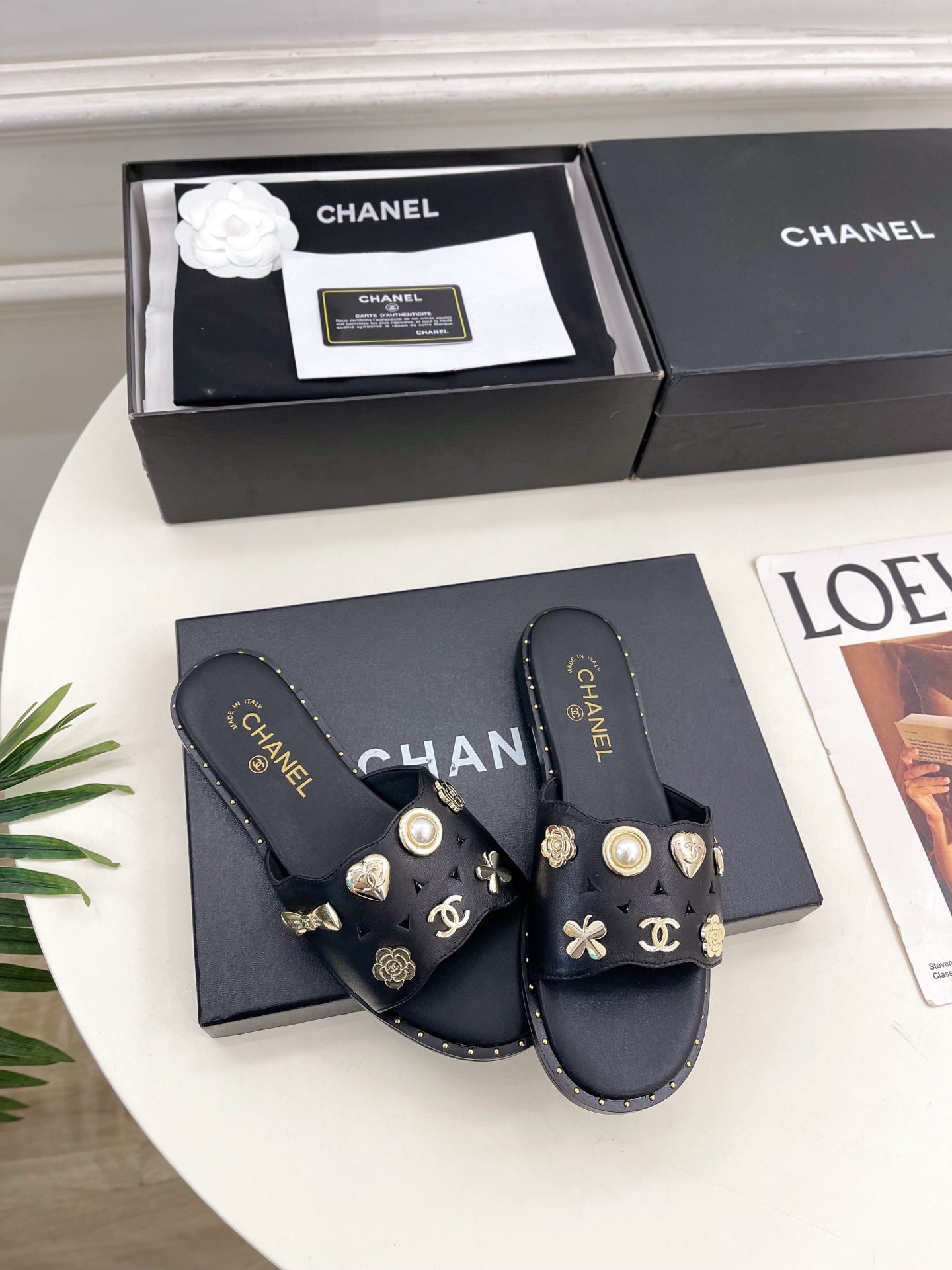 CHANEL 26S FLAT SANDALS IN BLACK LAMBSKIN CHARM-DECORATED