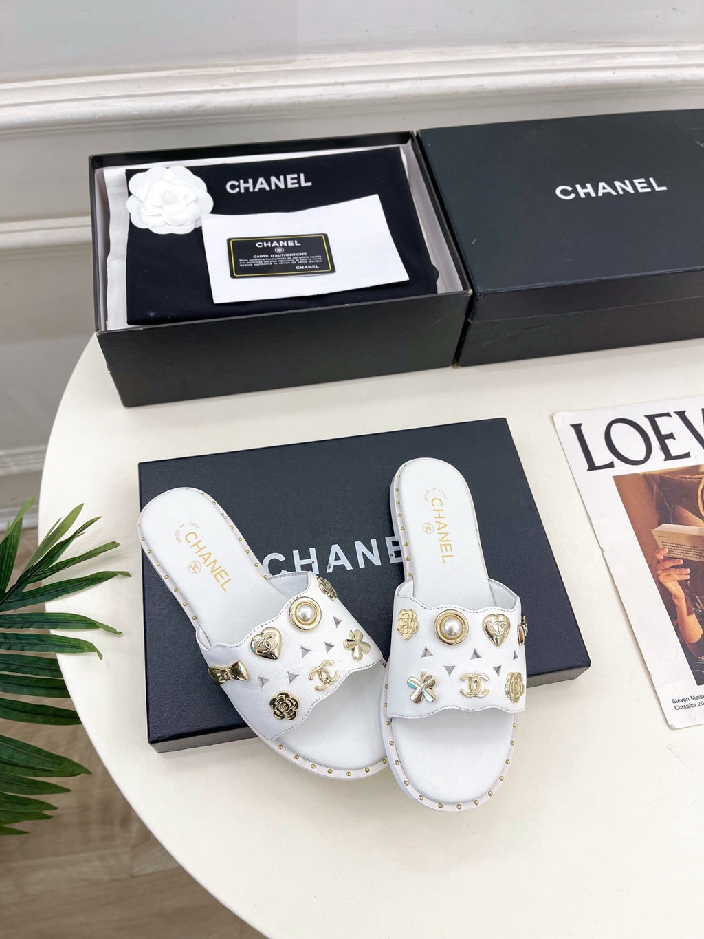 CHANEL 26S FLAT SANDALS IN WHITE LAMBSKIN CHARM-DECORATED