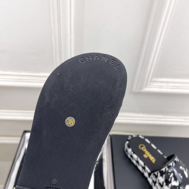 CHANEL 26S SANDALS 35 MM IN BLACK TWEED