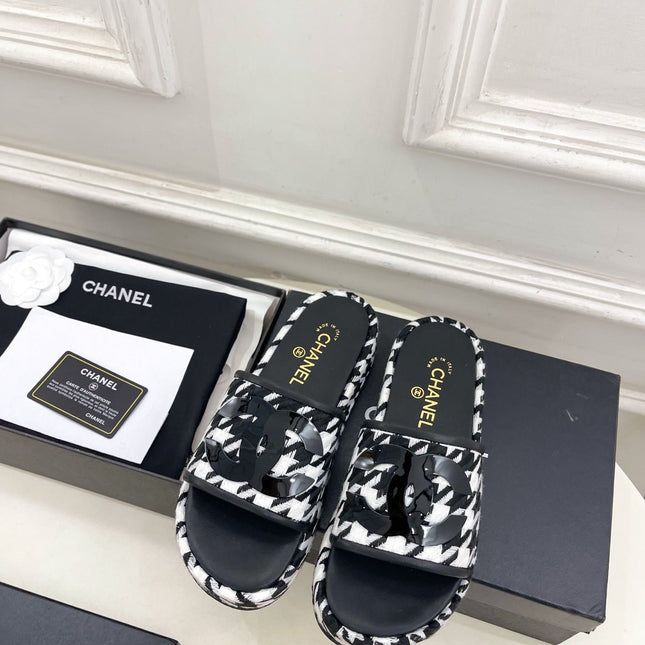 CHANEL 26S SANDALS 35 MM IN BLACK TWEED