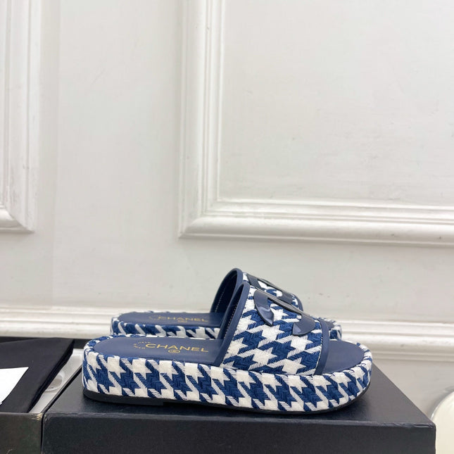 CHANEL 26S SANDALS 35 MM IN NAVY BLUE TWEED