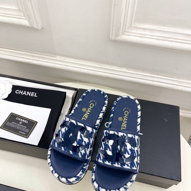 CHANEL 26S SANDALS 35 MM IN NAVY BLUE TWEED