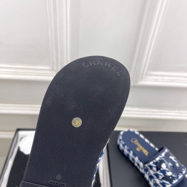 CHANEL 26S SANDALS 35 MM IN NAVY BLUE TWEED