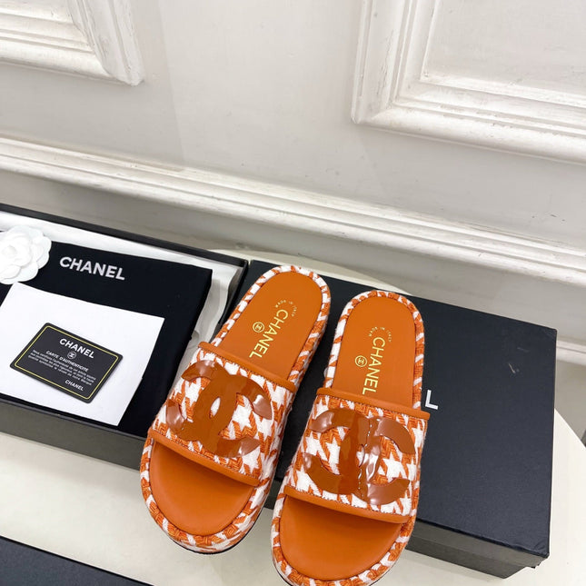 CHANEL 26S SANDALS 35 MM IN ORANGE TWEED