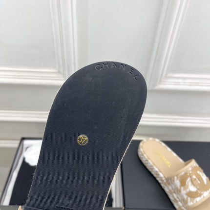 CHANEL 26S SANDALS 35 MM IN BEIGE TWEED