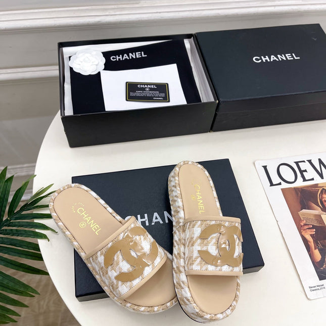 CHANEL 26S SANDALS 35 MM IN BEIGE TWEED