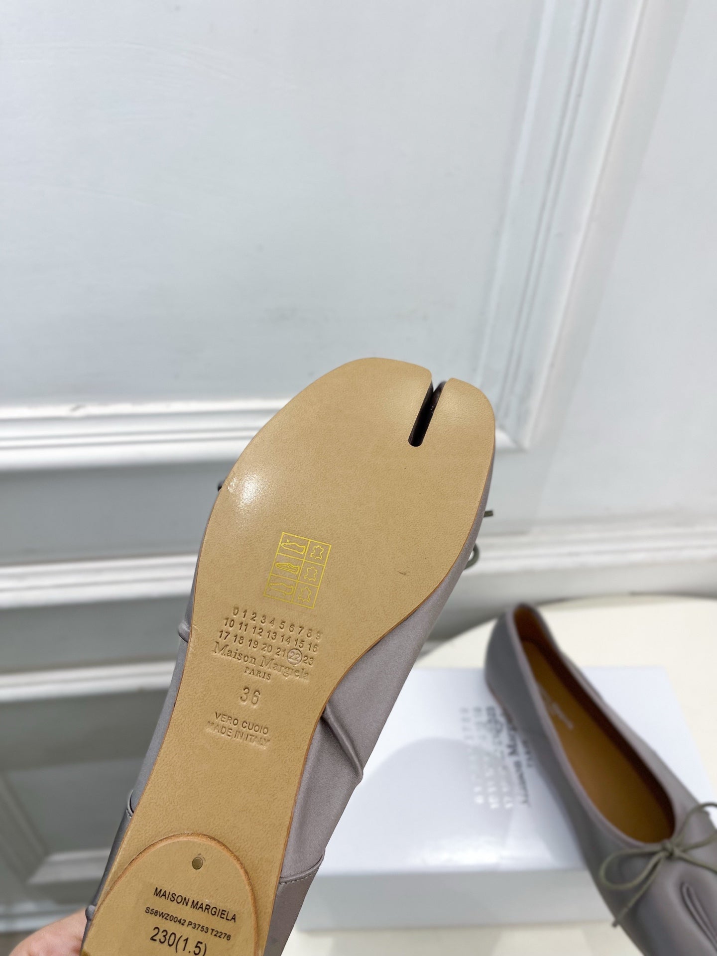 LOEWE 26S SPLIT-TOE BALLET FLATS IN GREY SILK
