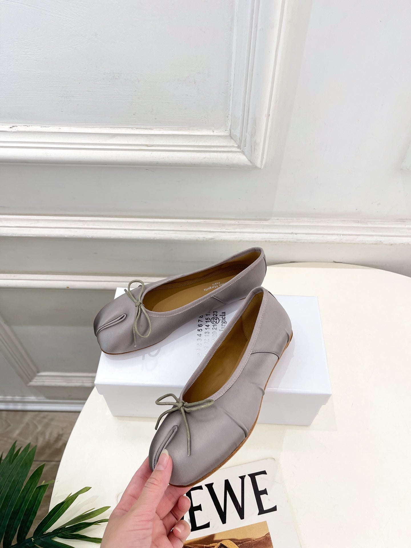 LOEWE 26S SPLIT-TOE BALLET FLATS IN GREY SILK
