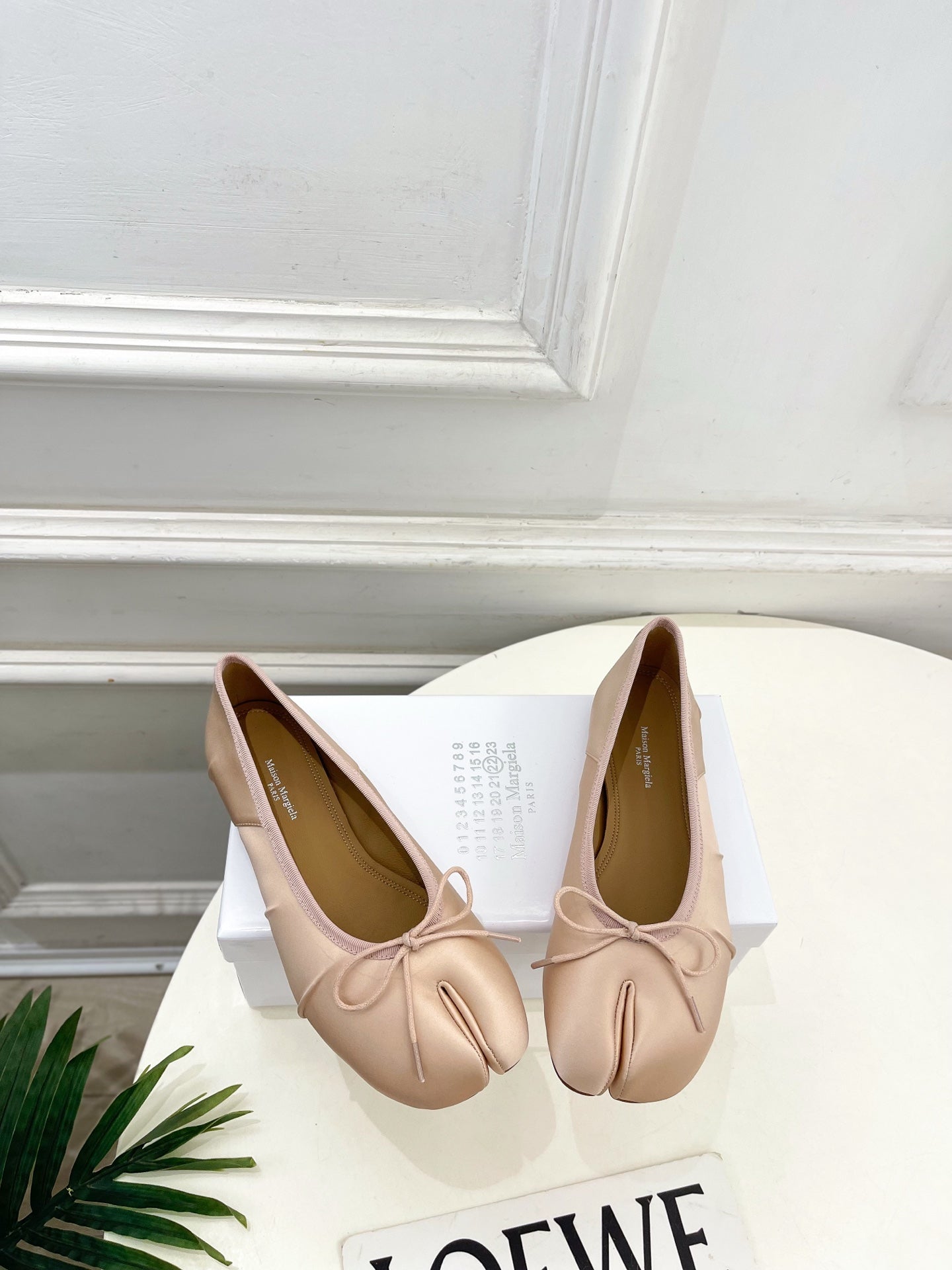 LOEWE 26S SPLIT-TOE BALLET FLATS IN NUDE PINK SILK