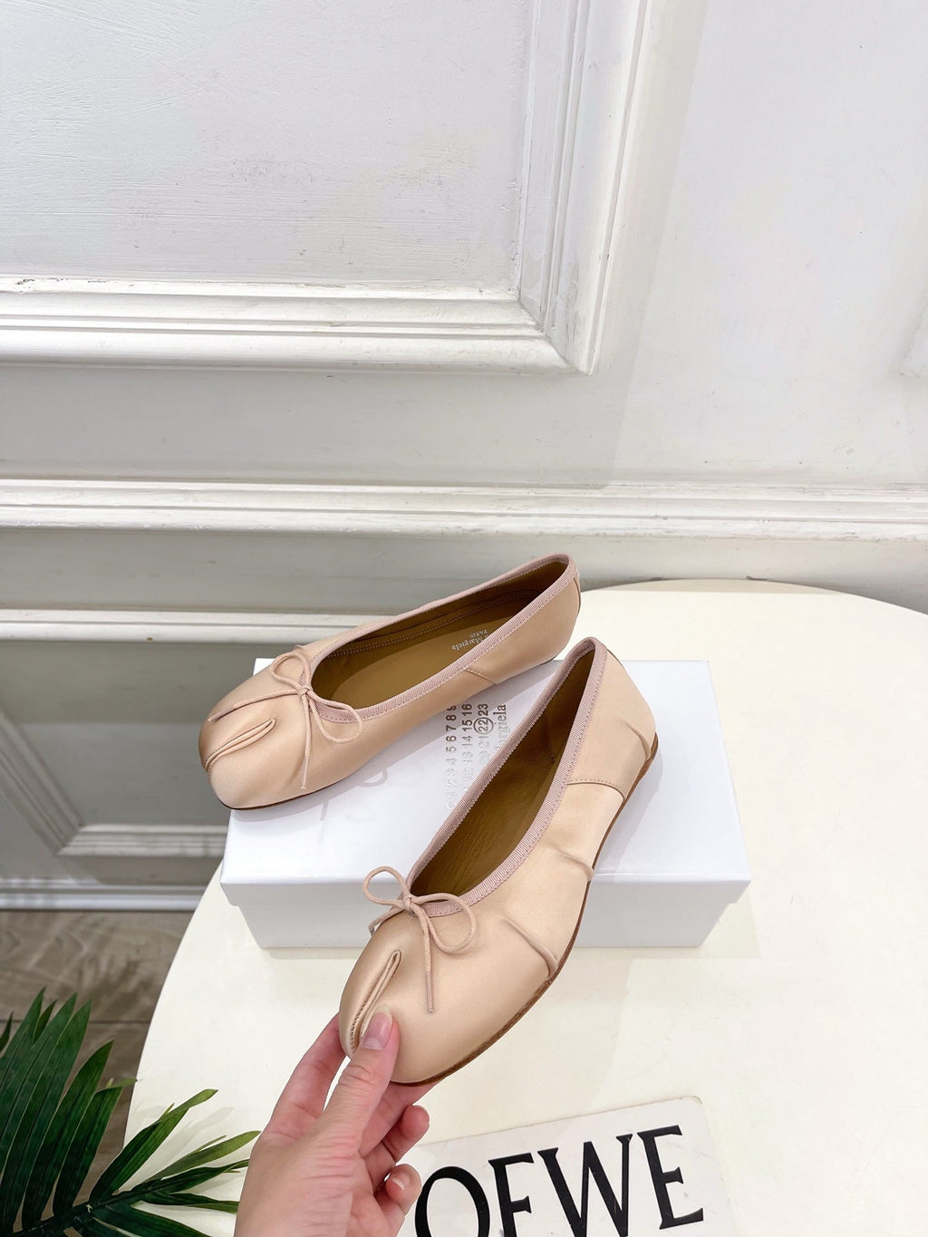 LOEWE 26S SPLIT-TOE BALLET FLATS IN NUDE PINK SILK