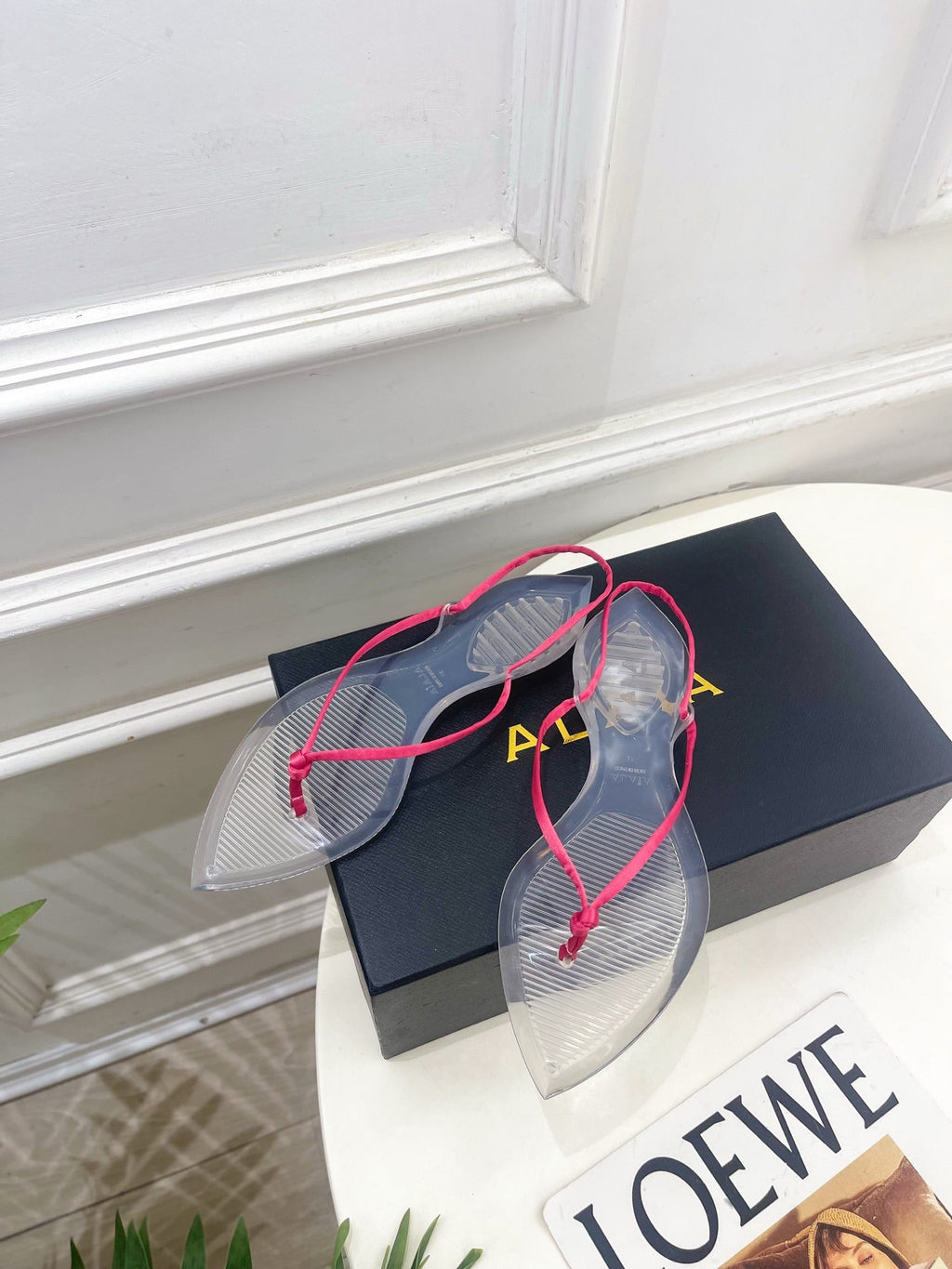 ALAIA 26S POINTED-TOE THONG SANDALS IN DARK PINK SATIN AND TRANSPARENT PVC
