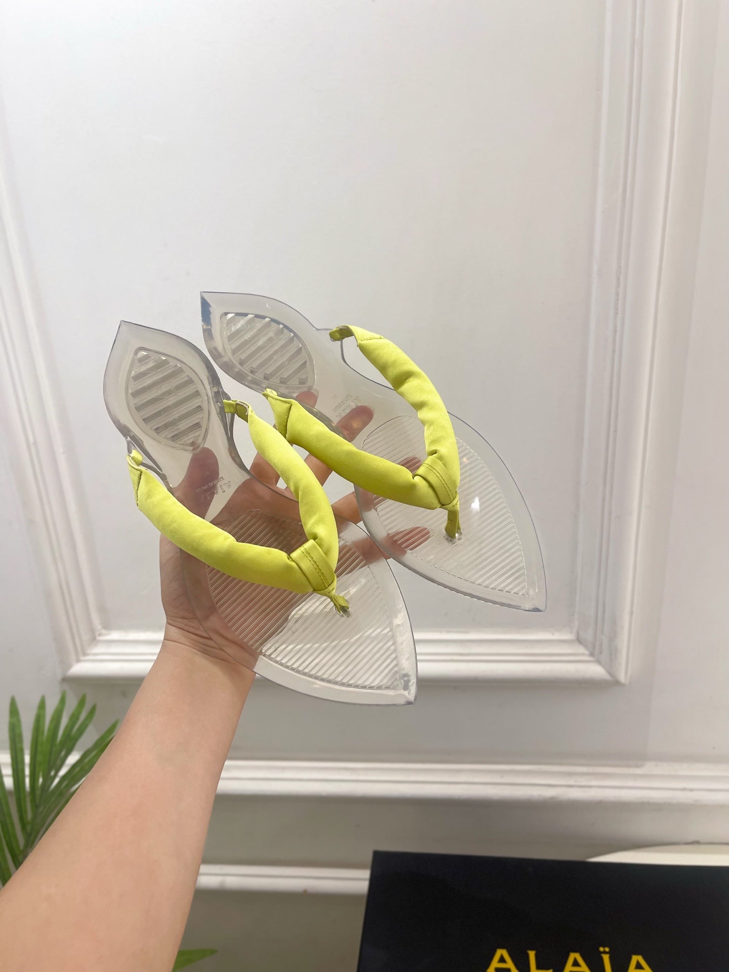 ALAIA 26S THONG SANDALS IN LIGHT YELLOW SATIN AND TRANSPARENT PVC