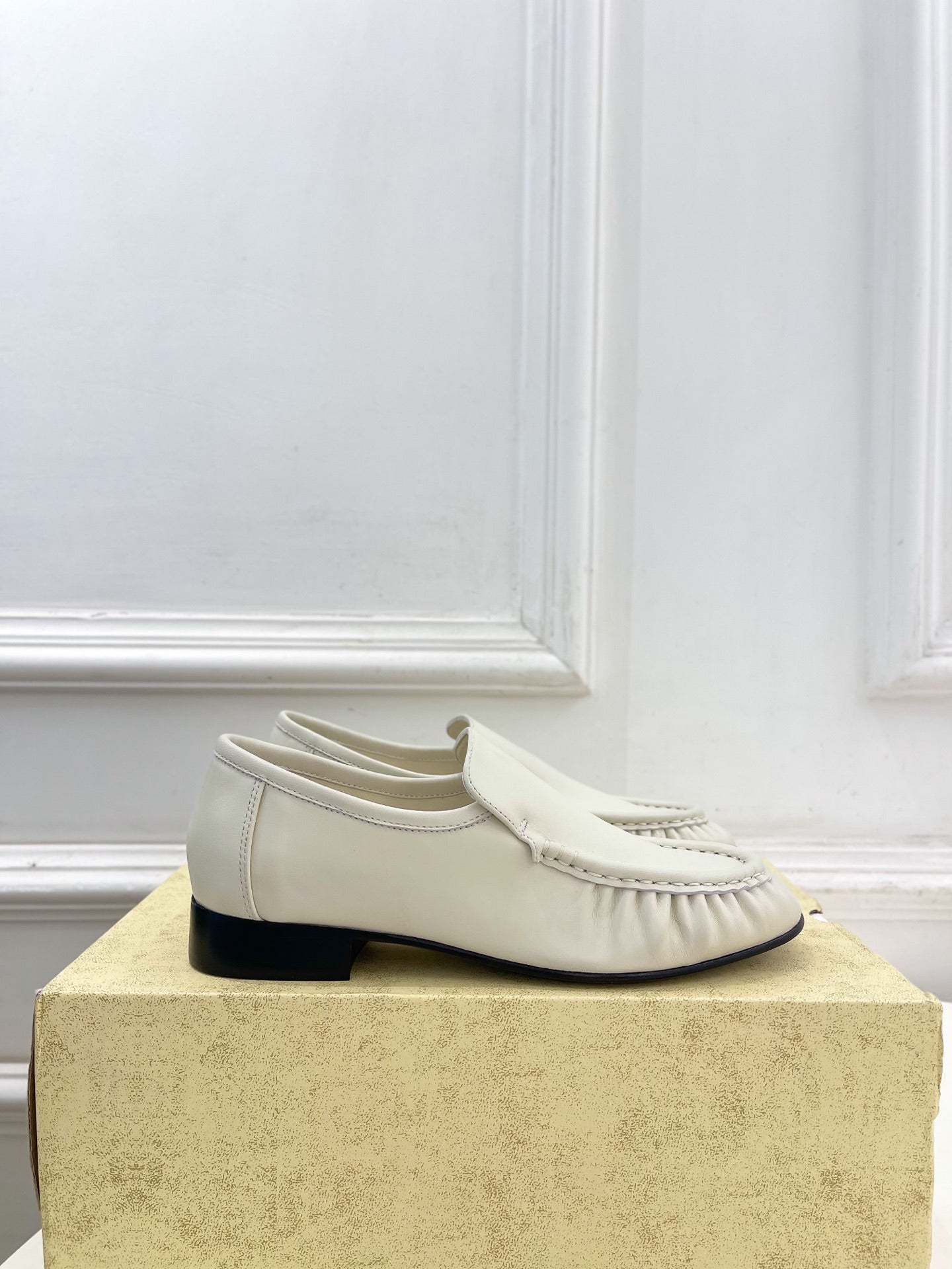 THE ROW 26S MOCCASIN LOAFERS 20MM IN IVORY WHITE CALFSKIN