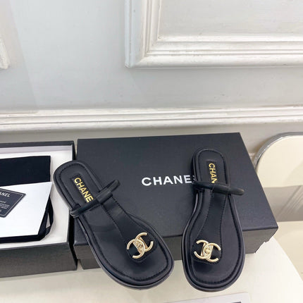 CHANEL 26S THONG SANDALS IN BLACK LAMBSKIN WITH GOLD TONE CC LOGO