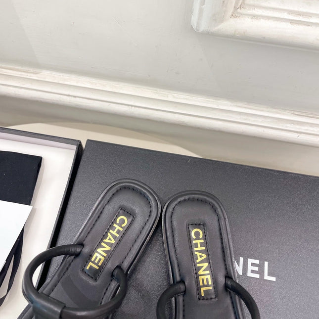 CHANEL 26S THONG SANDALS IN BLACK LAMBSKIN WITH GOLD TONE CC LOGO