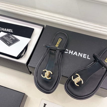 CHANEL 26S THONG SANDALS IN BLACK LAMBSKIN WITH GOLD TONE CC LOGO