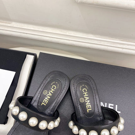 CHANEL 26S THONG SANDALS IN BLACK LAMBSKIN WITH PEARL EMBELLISHMENTS