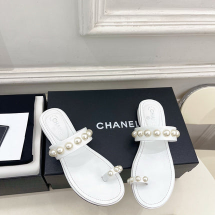 CHANEL 26S THONG SANDALS IN WHITE LAMBSKIN WITH PEARL EMBELLISHMENTS