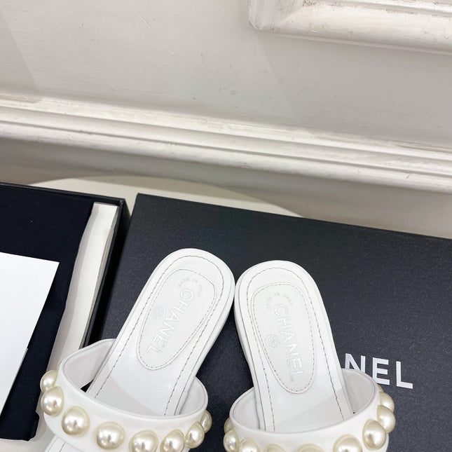 CHANEL 26S THONG SANDALS IN WHITE LAMBSKIN WITH PEARL EMBELLISHMENTS