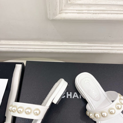 CHANEL 26S THONG SANDALS IN WHITE LAMBSKIN WITH PEARL EMBELLISHMENTS