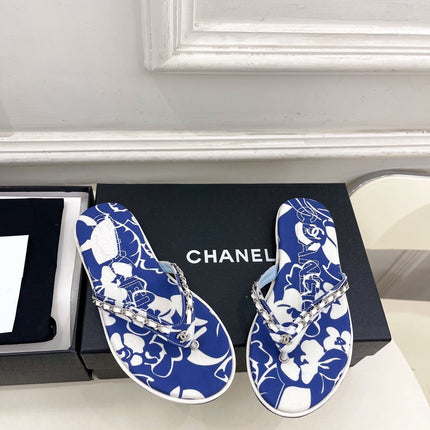 CHANEL 26S THONG SANDALS IN BLUE AND WHITE FLORAL PRINT FABRIC