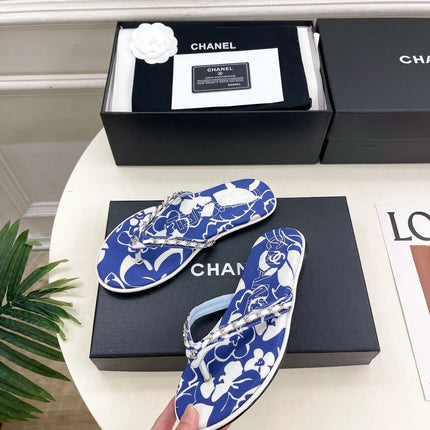 CHANEL 26S THONG SANDALS IN BLUE AND WHITE FLORAL PRINT FABRIC