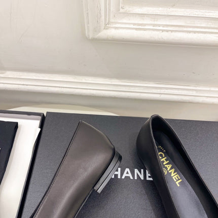 CHANEL 26S BALLET FLATS IN BLACK LAMBSKIN WITH FLOWER EMBELLISHMENT