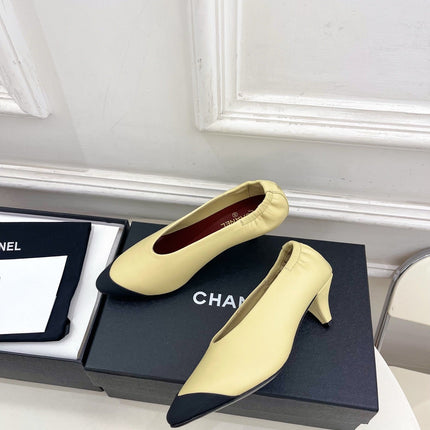 CHANEL 26S SQUARE TOE PUMPS 50 MM IN LIGHT YELLOW LAMBSKIN WITH BLACK TOE CAP