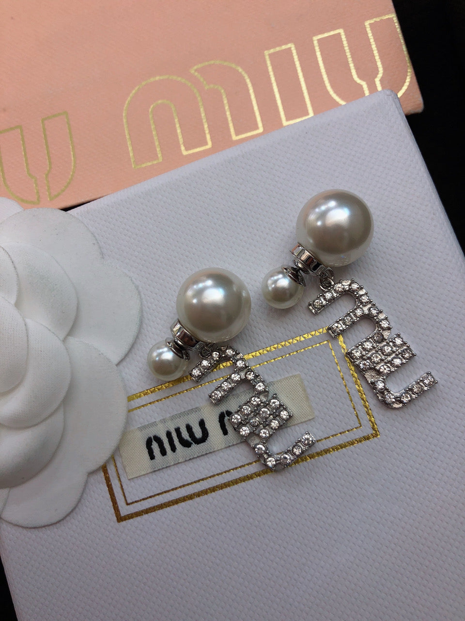 MIUMIU 26S CRYSTAL LOGO PEARL DROP EARRINGS IN SILVER TONE METAL 620414