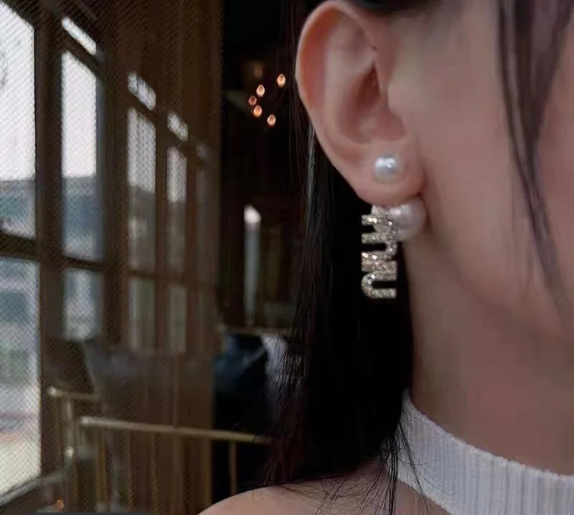 MIUMIU 26S CRYSTAL LOGO PEARL DROP EARRINGS IN SILVER TONE METAL 620414