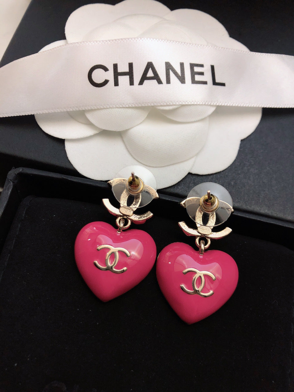 CHANEL 26S DOUBLE C LOGO PINK GRADIENT PAVE CRYSTAL HEART DROP EARRINGS IN GOLD METAL 631079