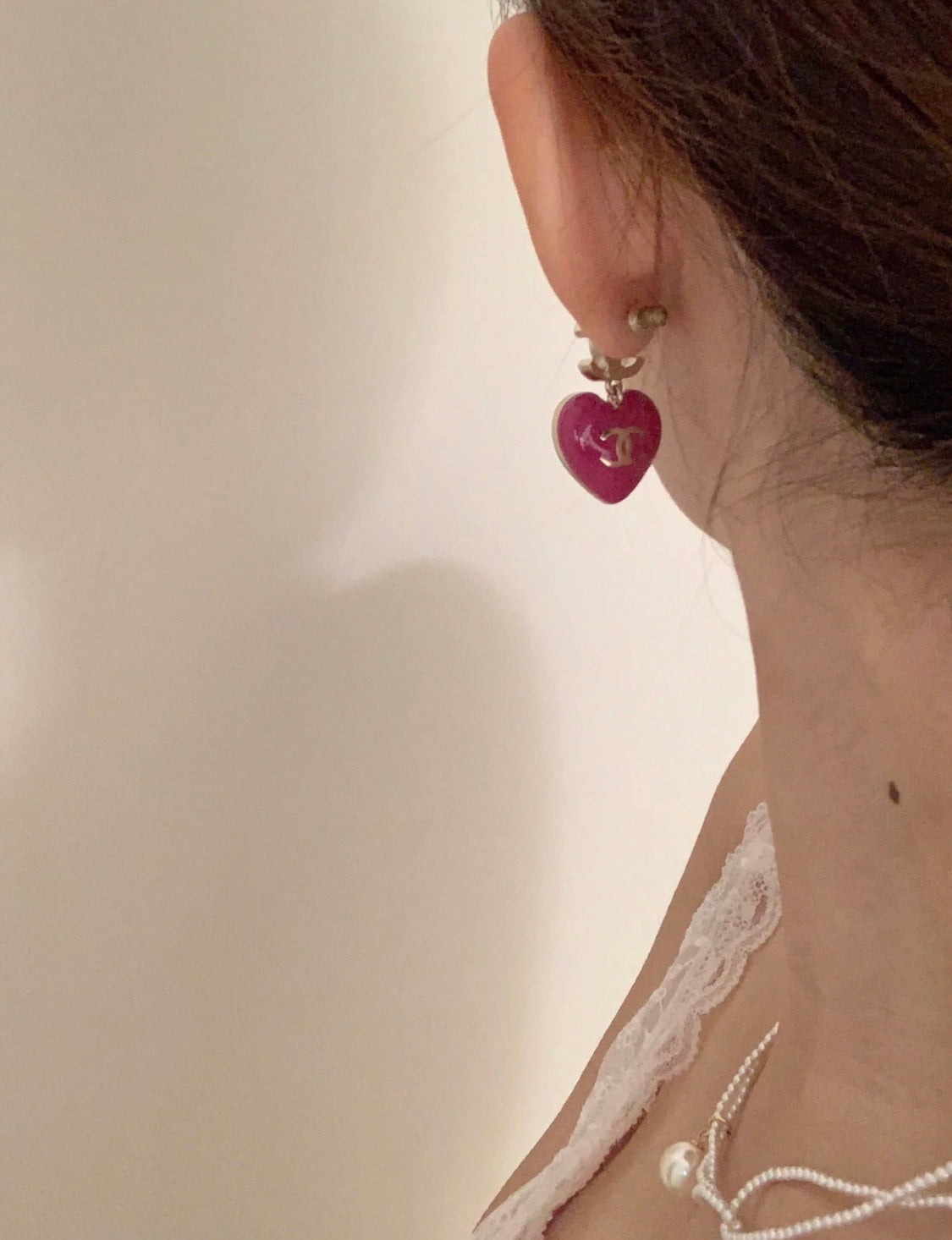 CHANEL 26S DOUBLE C LOGO PINK GRADIENT PAVE CRYSTAL HEART DROP EARRINGS IN GOLD METAL 631079