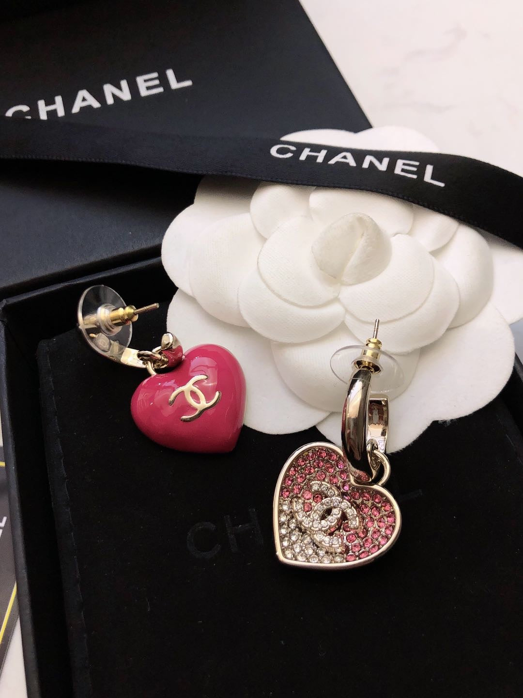 CHANEL 26S DOUBLE C LOGO TWO-TONE PAVE CRYSTAL HEART DROP HOOP EARRINGS IN GOLD METAL 631080