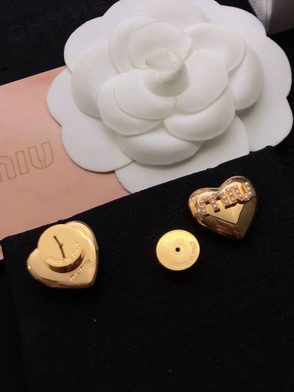 MIUMIU 26S PEARL LOGO HEART STUD EARRINGS IN GOLD TONE METAL 612685