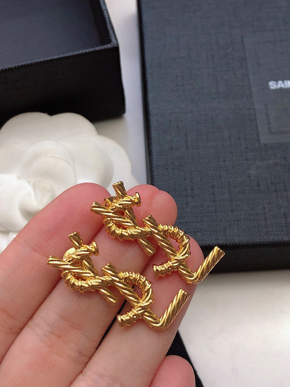 YSL 26S TWISTED ROPE LOGO STUD EARRINGS IN GOLD TONE METAL 629135