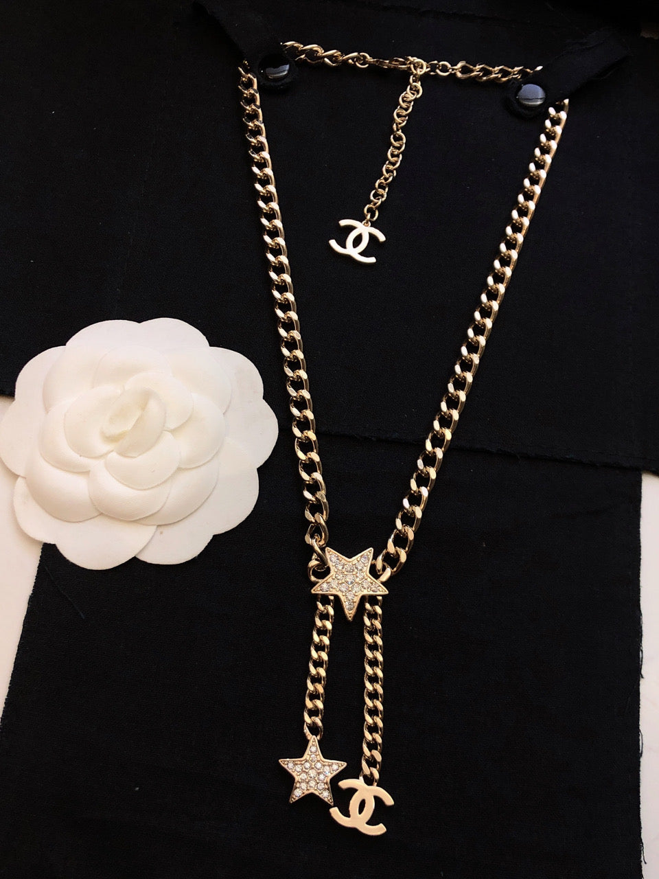 CHANEL 26S CHANEL CC LOGO DOUBLE CHAIN STAR DROP NECKLACE IN GOLD METAL 633324