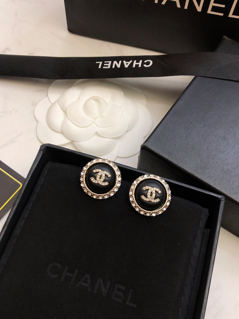 CHANEL 26S DOUBLE C LOGO BLACK ENAMEL CRYSTAL FRAME STUD EARRINGS IN GOLD METAL 633330