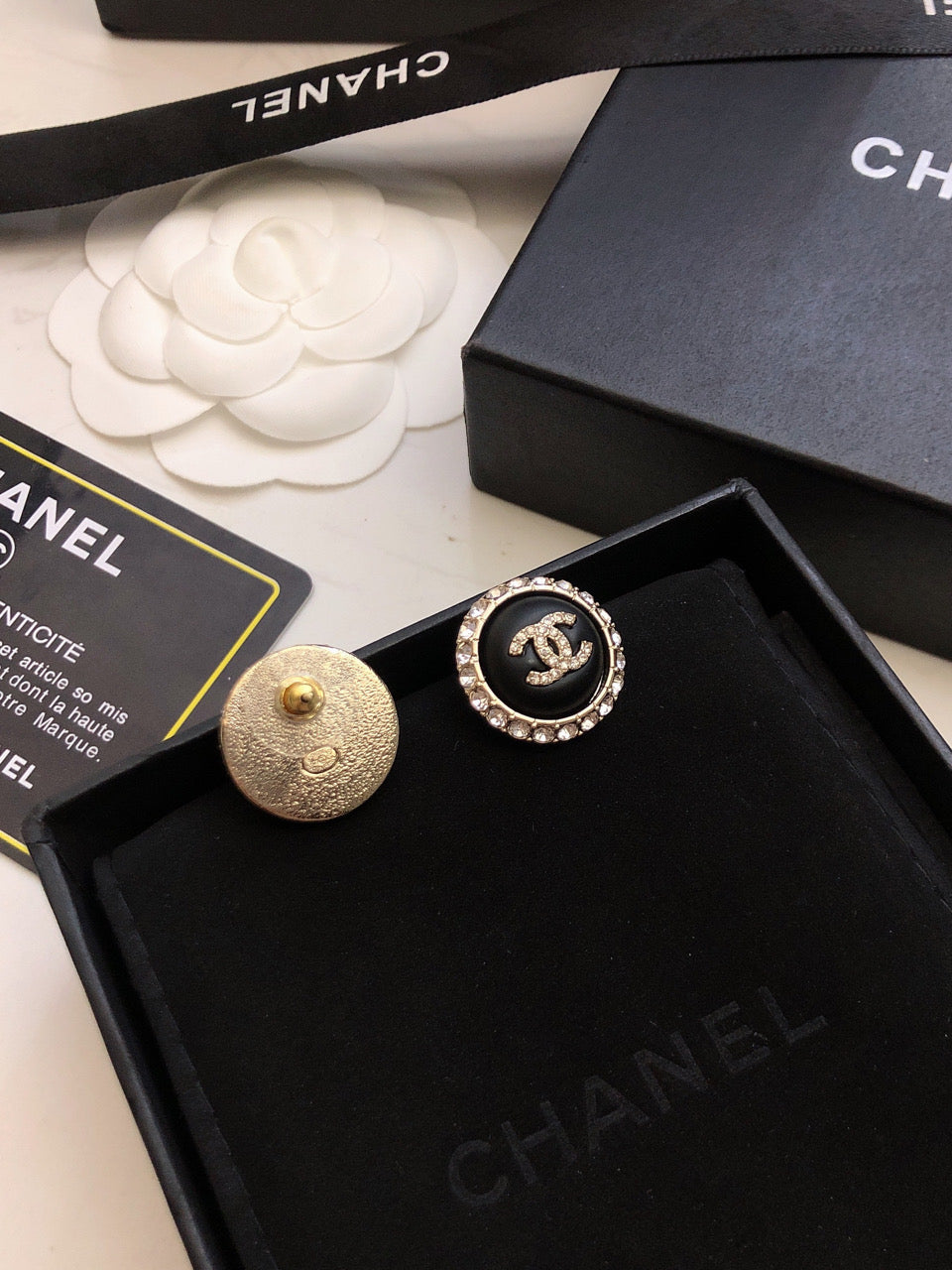 CHANEL 26S DOUBLE C LOGO BLACK ENAMEL CRYSTAL FRAME STUD EARRINGS IN GOLD METAL 633330