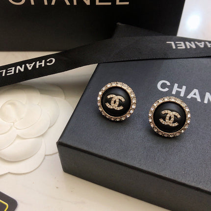 CHANEL 26S DOUBLE C LOGO BLACK ENAMEL CRYSTAL FRAME STUD EARRINGS IN GOLD METAL 633330