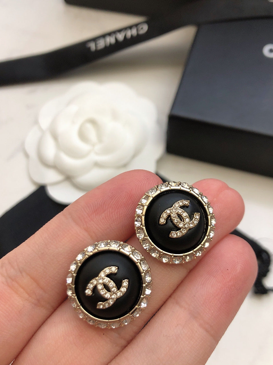 CHANEL 26S DOUBLE C LOGO BLACK ENAMEL CRYSTAL FRAME STUD EARRINGS IN GOLD METAL 633330