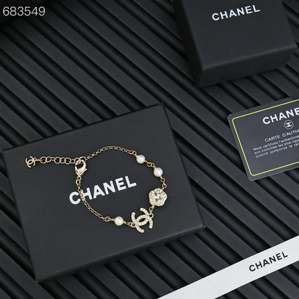 CC BRACELET 25P IN GOLD METAL PEARLY WHITE AND CRYSTAL