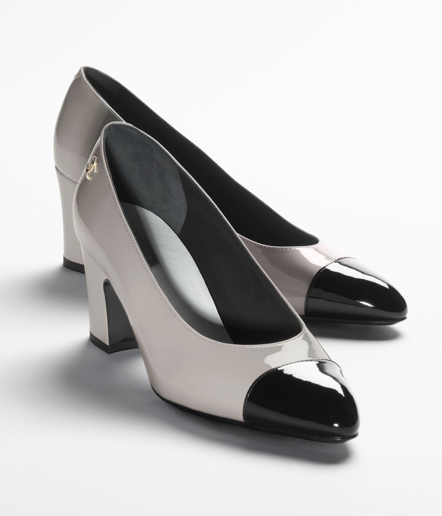 PUMPS LIGHT GRAY BLACK PATENT CALFSKIN