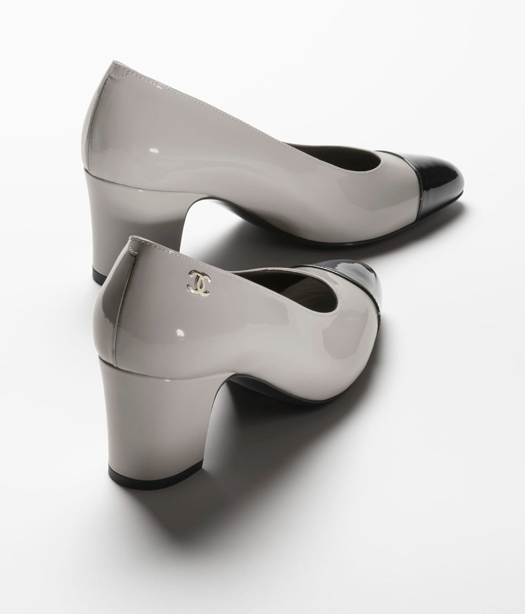 PUMPS LIGHT GRAY BLACK PATENT CALFSKIN