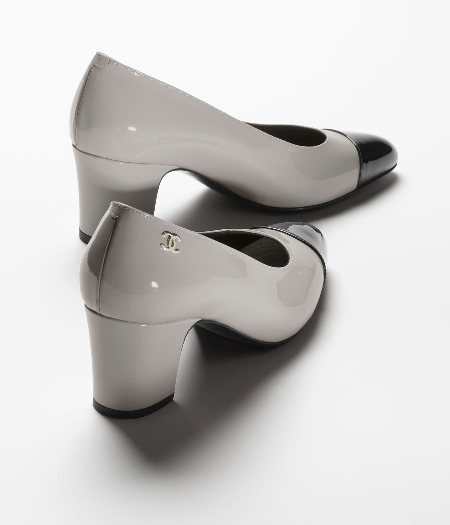PUMPS LIGHT GRAY BLACK PATENT CALFSKIN