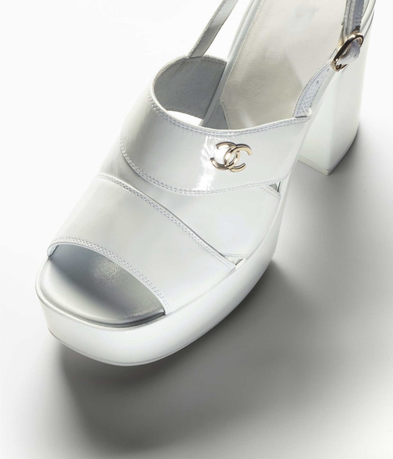 SANDALS WHITE PATENT CRUMPLED LAMBSKIN