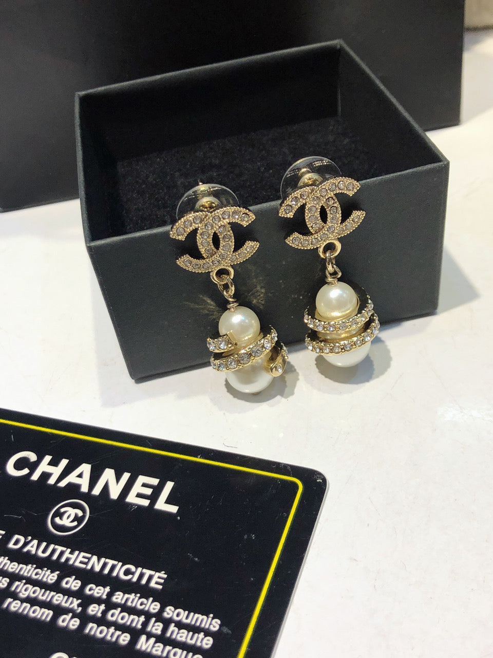 CHANEL 26S DOUBLE C LOGO PAVE CRYSTAL DROP EARRINGS WITH PEARL CHARM IN GOLD METAL 633339