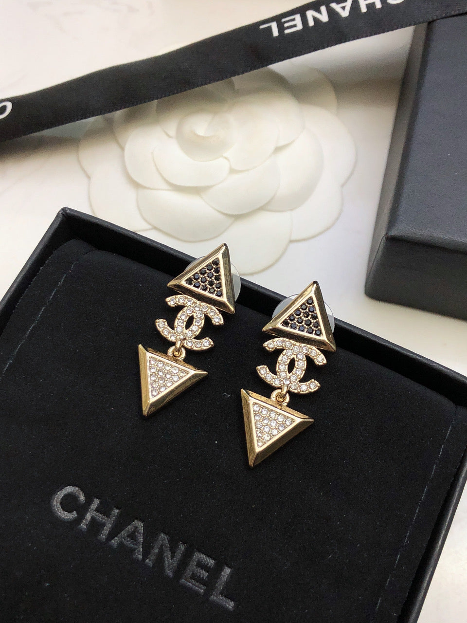 CHANEL 26S DOUBLE C LOGO TWO-TONE CRYSTAL TRIANGLE DROP EARRINGS IN GOLD METAL 631834